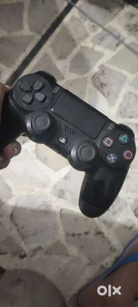 PS4 controller