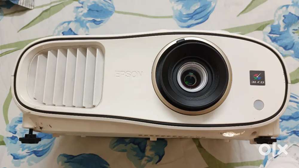 EPSON EH TW6600 home cinema projector