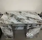 Computer table
