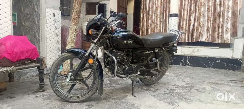 Splendor plus hero.  2022 last modal  hai. Akdm maxt.