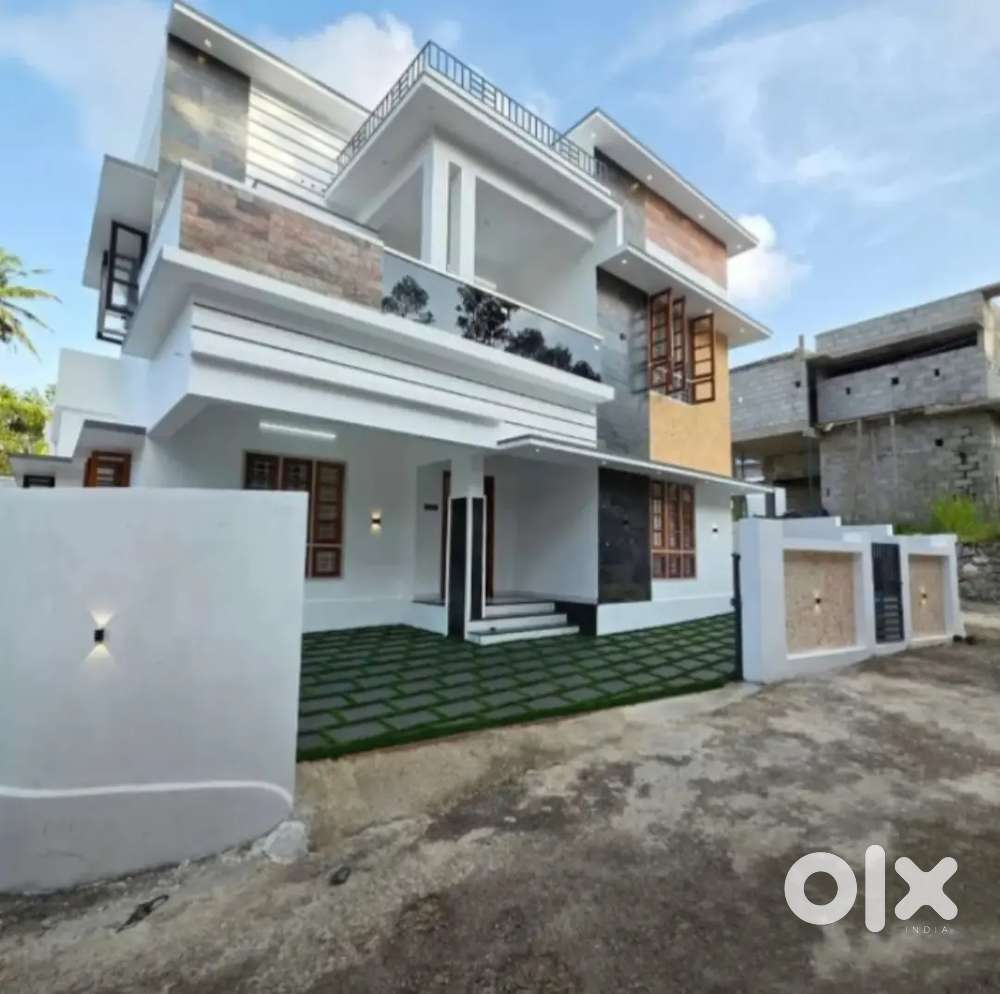 Kariyavattam Pullanivila nearby university college 4 BHK 5.300 cent