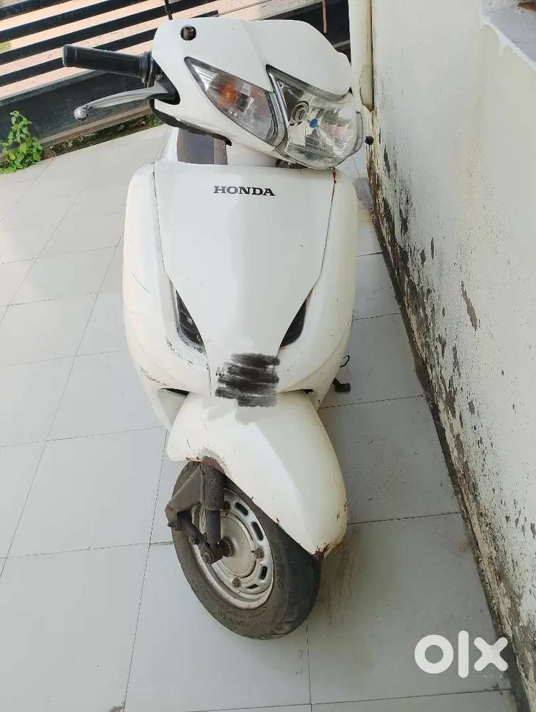Honda activa 2014 model white colour in good condition