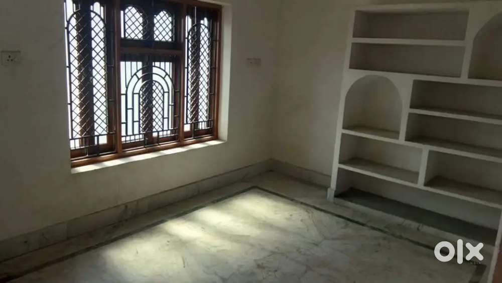2nd Floor; 3BHK Apartment for rent near Banaras station