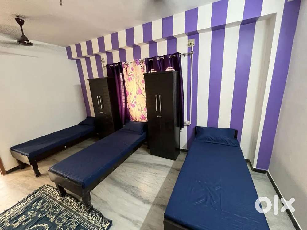 Fully Furnished PG near sama chanakyapuri circle for boys.