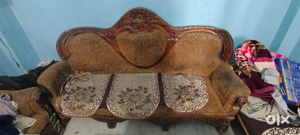 Selling 8 setter sofa