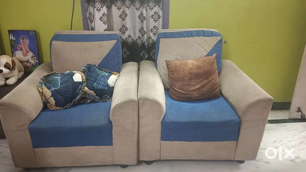 5 seater sofa blue n skin colour