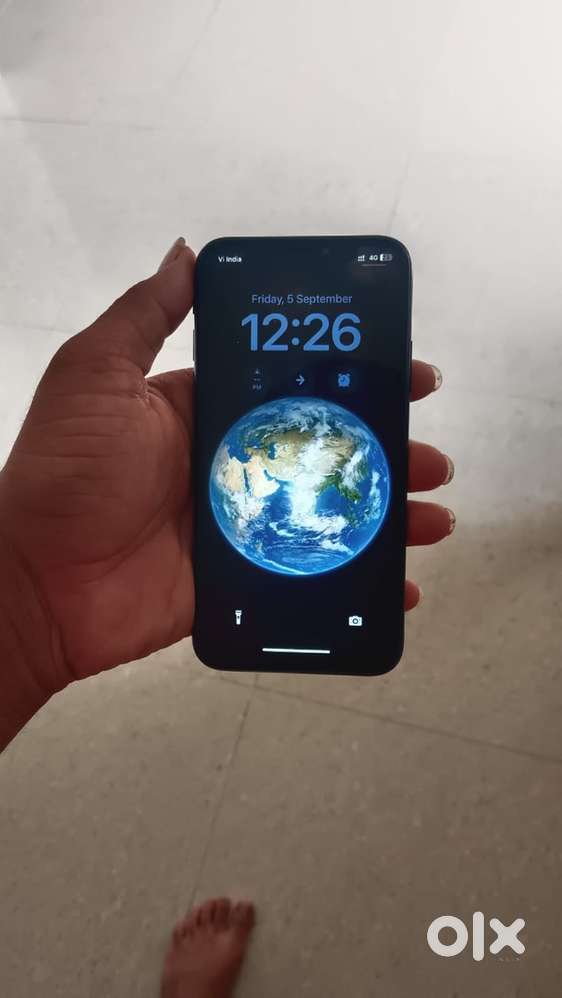 Iphone xs           like new condition