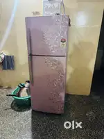 5 Star 2 door fridge in working condition