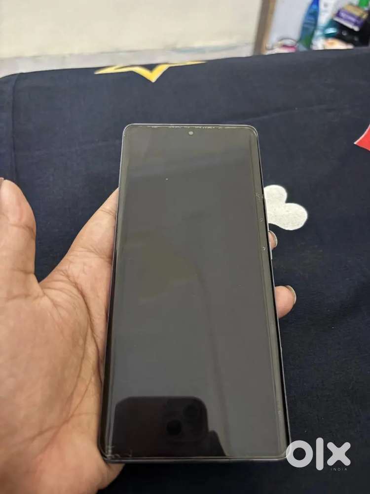 Vivo v27, 1yr old , charger , phone bill with box , with 2 phone cover