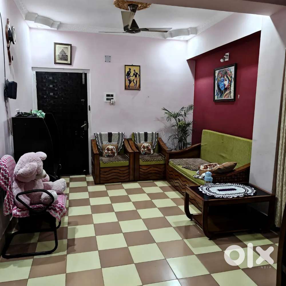 A well maintained Flat including one covered car parking available