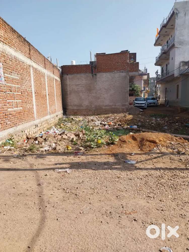 प्लॉट बेचना है