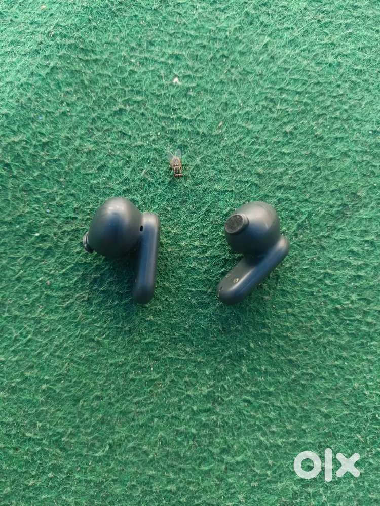 JBL 235 NC headphone