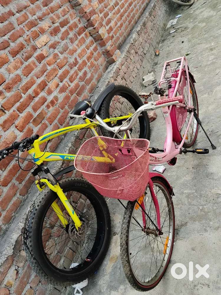 Girls cycle