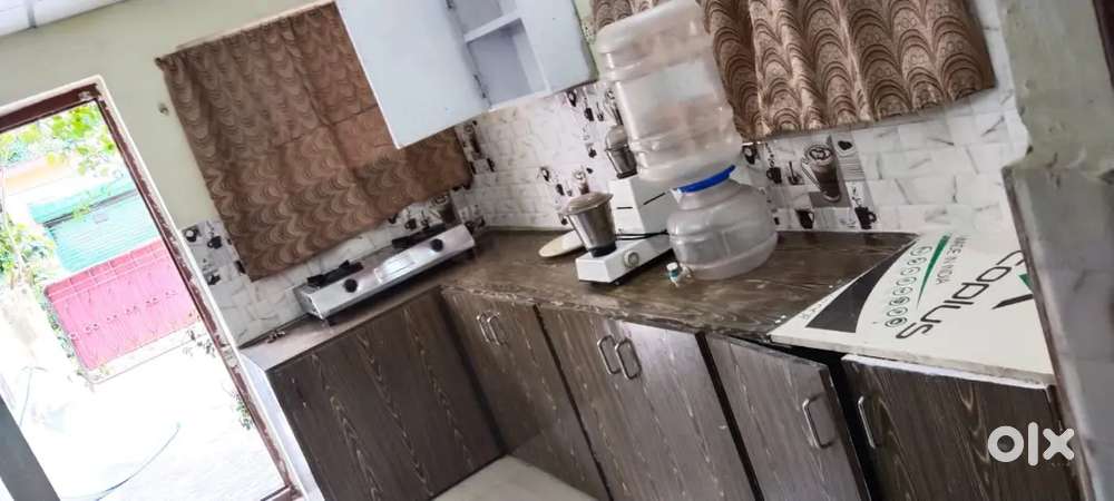 To let single furnished room for working woman omly