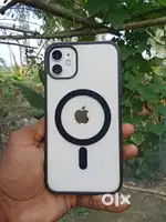 Urgent sell. Iphone 11 battery helt 83%  original display
