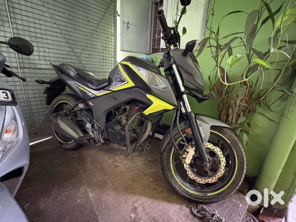 Honda hornet cb 160 r. New condition