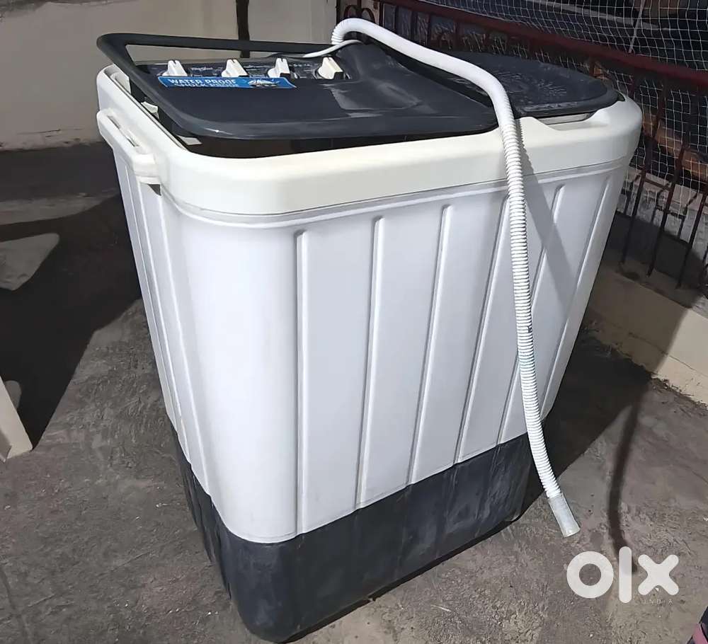 Whirlpool semi automatic washing machine