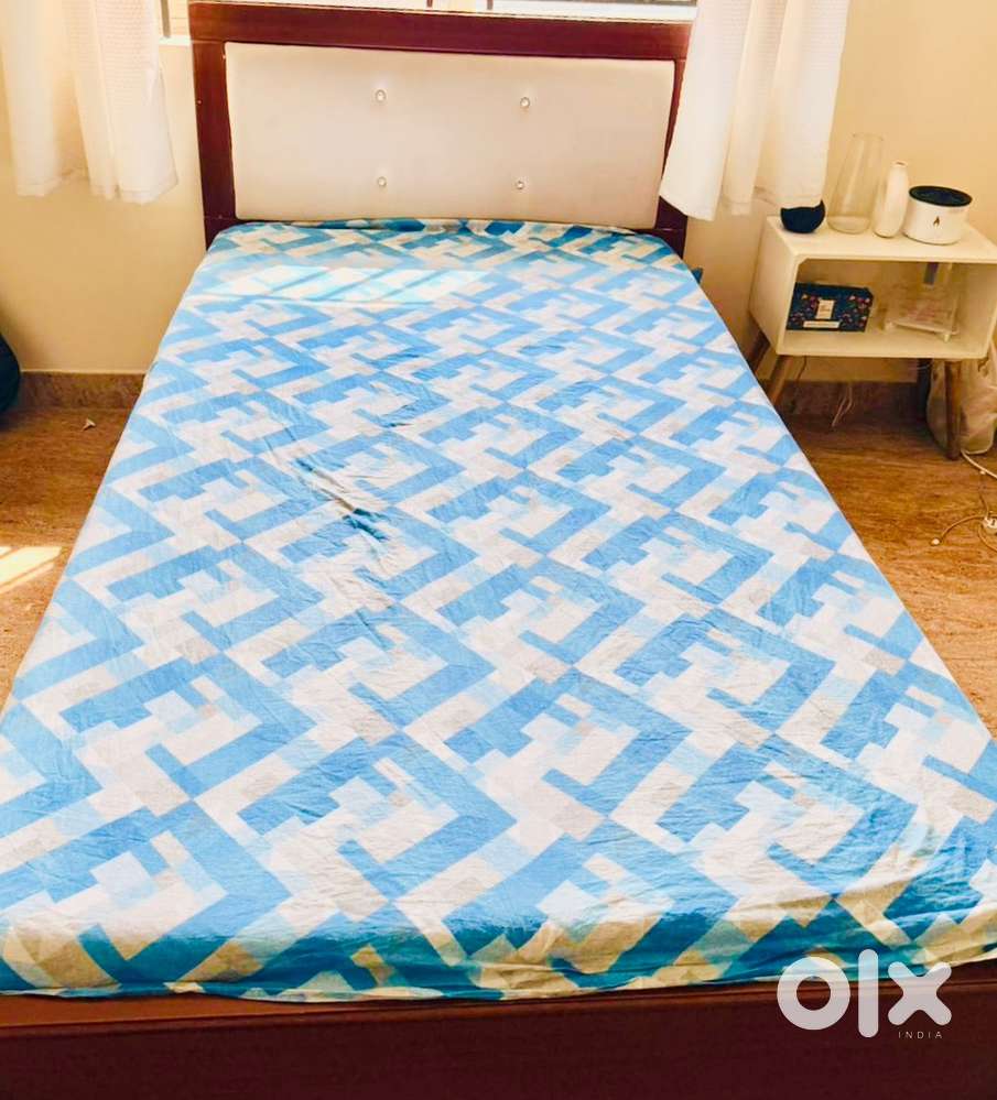 Bed and WakeFit mattress on sale