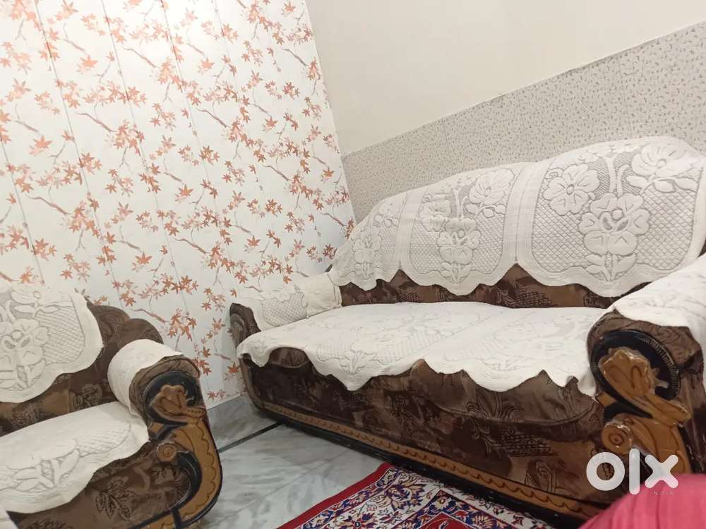 5 seater sofa in excellent condition