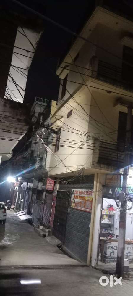 2 shops 2 badroom and 1 washroom 1 kichin and bike parking