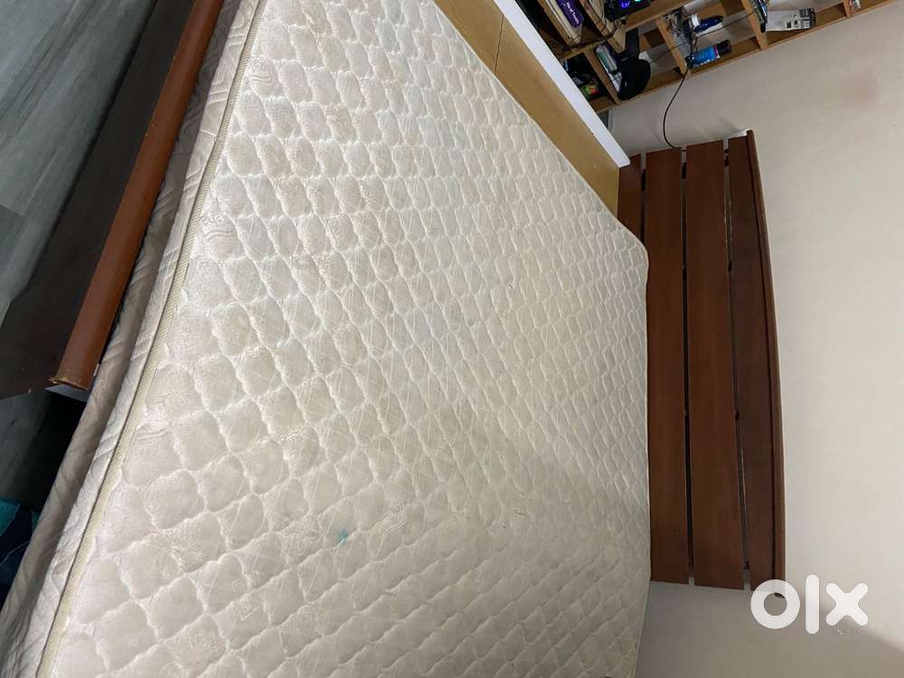 6.5 x 7.0 Bed with 6.5 x 6.0 Mattress, with Sliding Rack