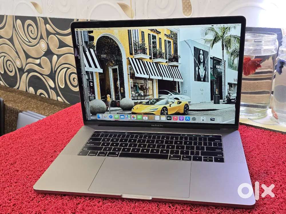 Apple Macbook Pro i9 16gb 512gb 5.5gb GRAPHICS 15inch Retina Touchbar