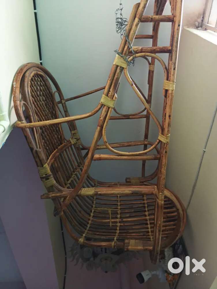 Hanging swing chair