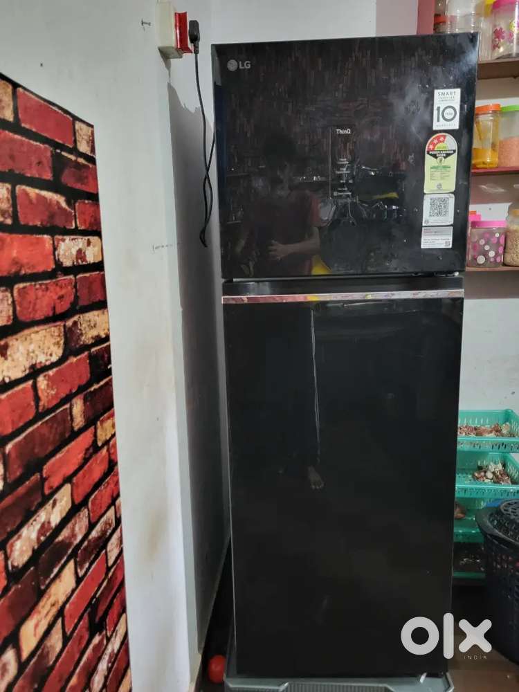 Lg dable dor digital screen. 3week using. No scrach. Clean pees