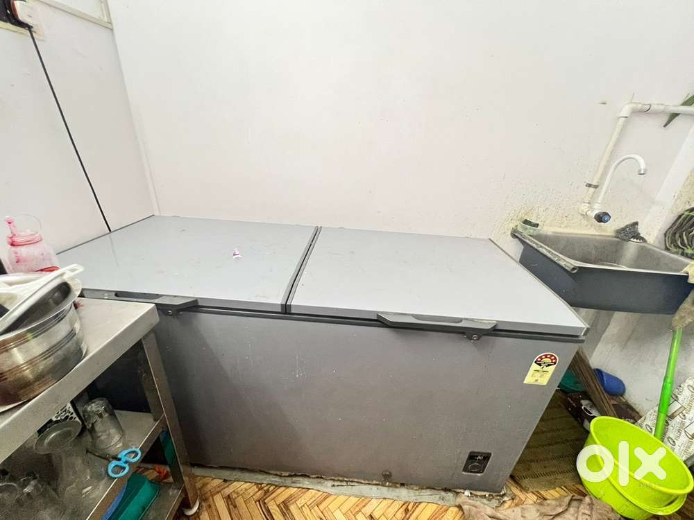 Commercial deep freezer