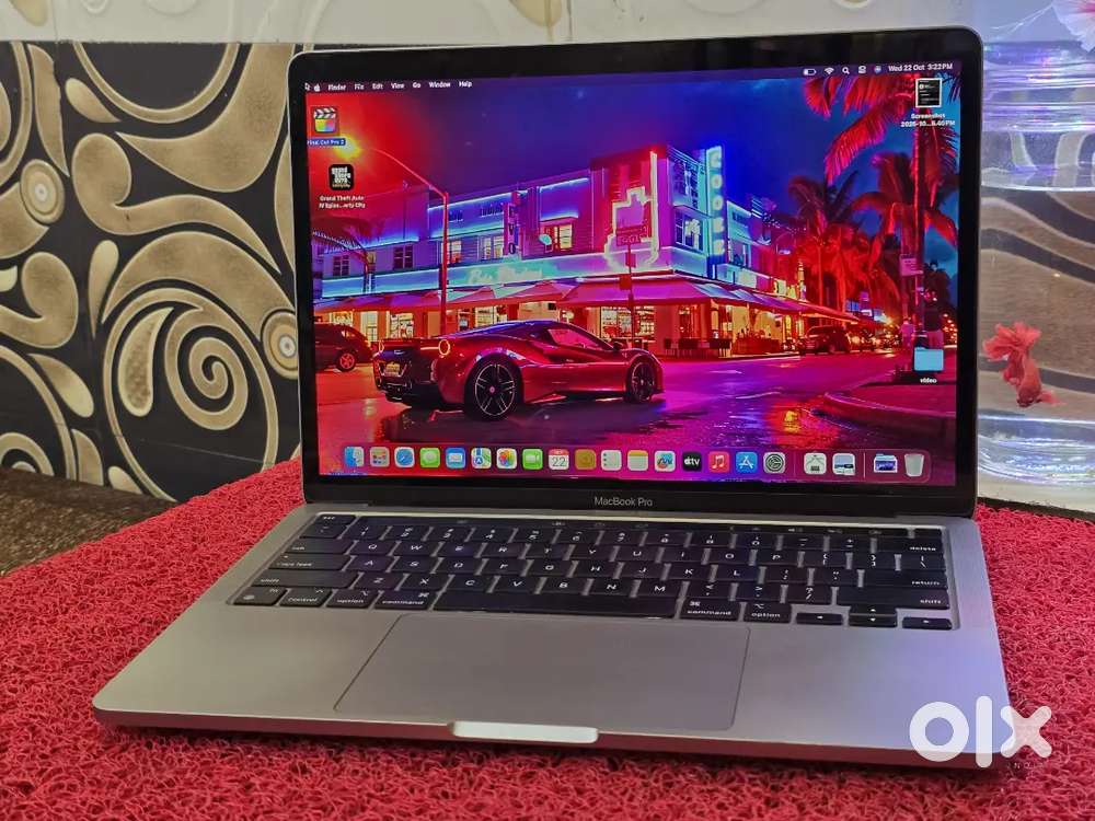 2022 M1 Apple Macbook Pro 8gb 256gb SSD 13inch Retina Touchbar
