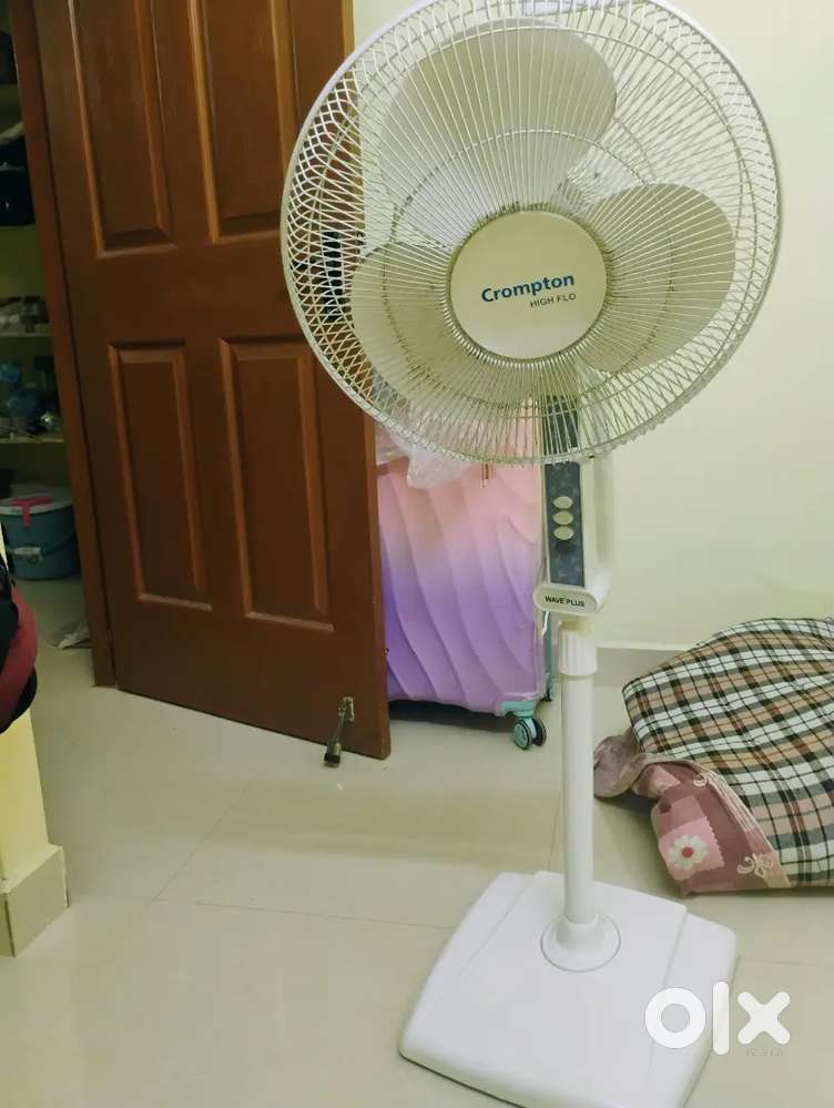 Crompton pedestal fan