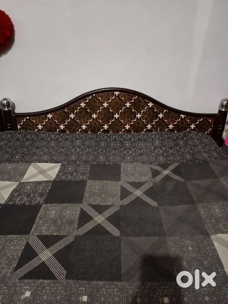 Diwan bed 4*6,4 month old