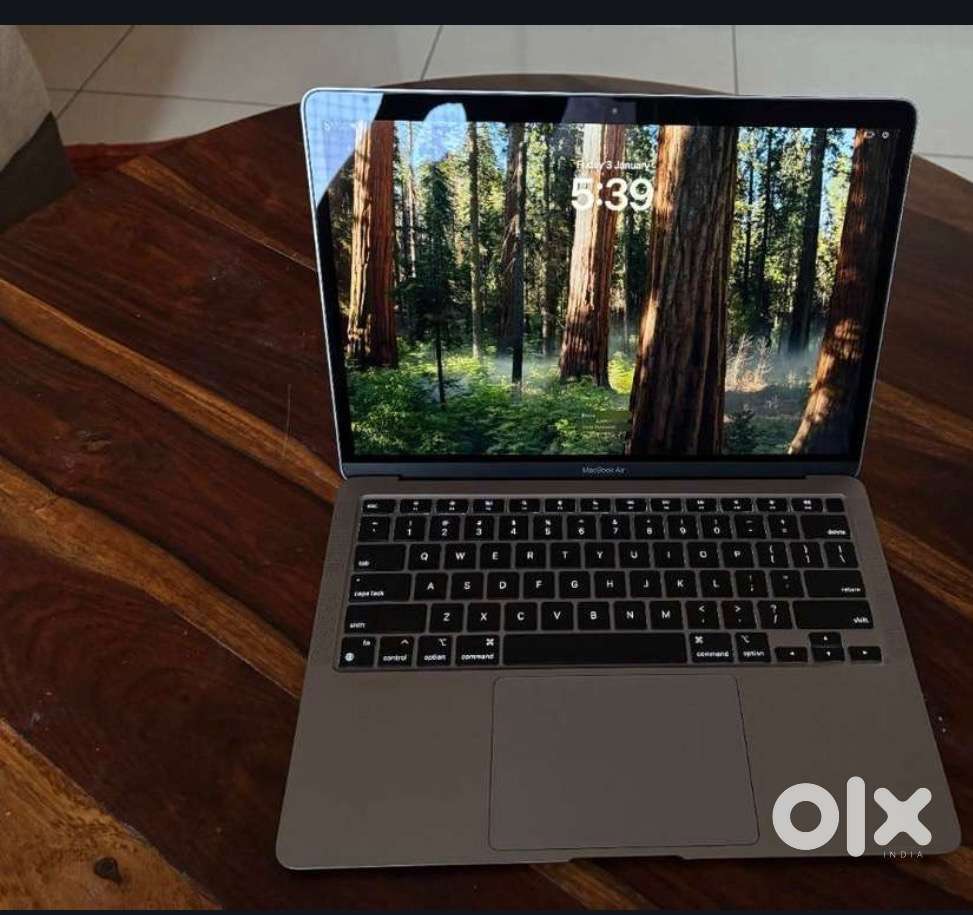 Macbook Air M1 (13- inch)- Flaless condition  100% battery  Originax