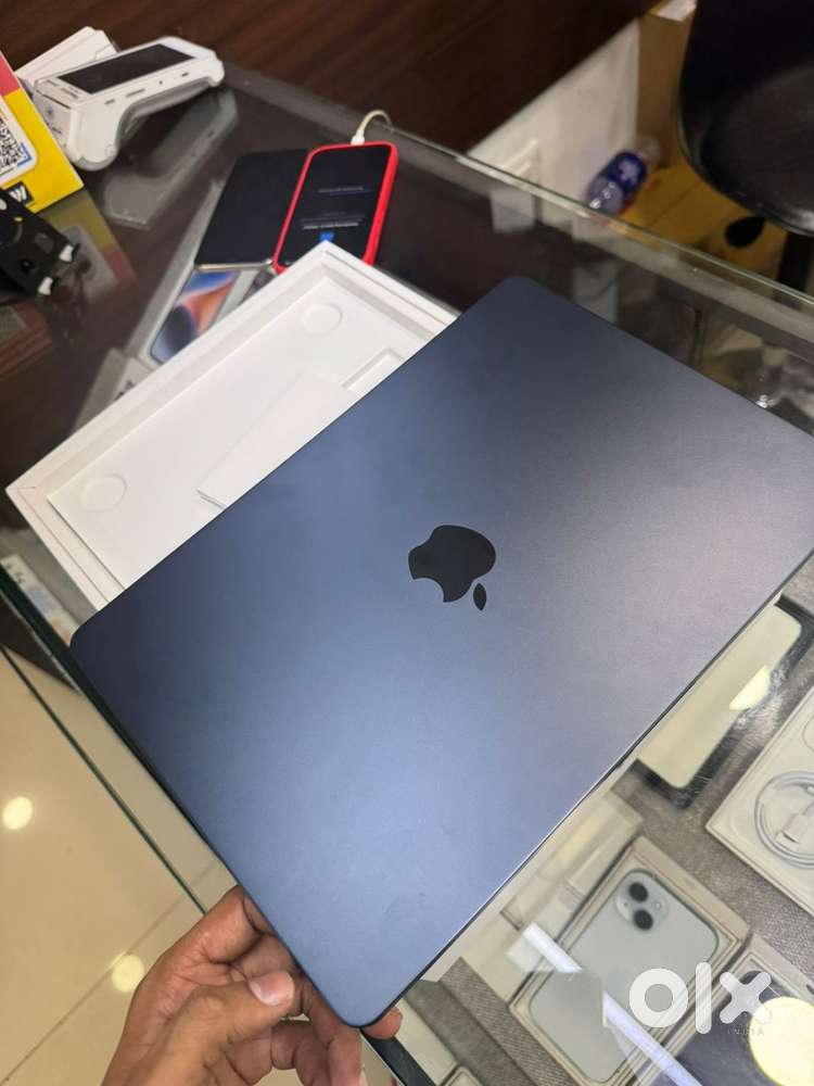 Macbook Air M4 13 inch 16/256 BH 100% Apple warranty Upto Aug 2026
