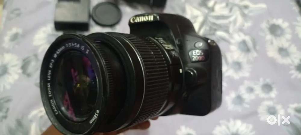 Canon 200D with extra lens