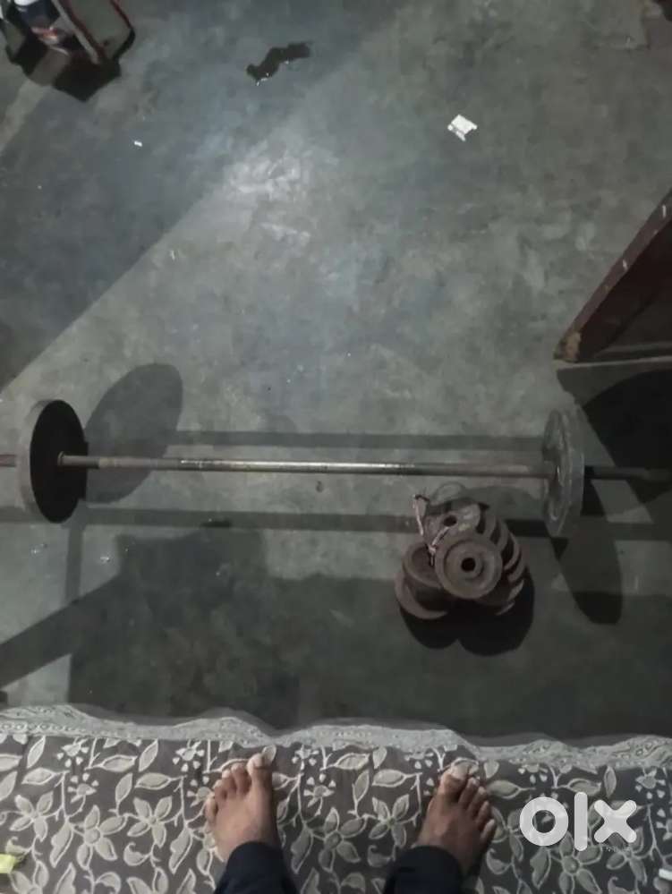 Gym real iron plates 2.5 kg 10 kg and a straight bar with lock