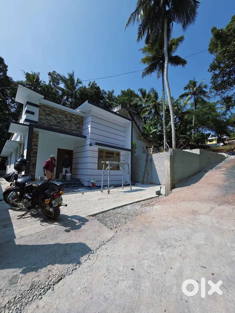 Trivandrum srekarym ayiroopara corporation limit 5 cent 3bedroom