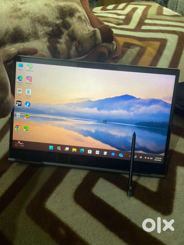 Lenovo x1 yoga series . Pen touch screen .