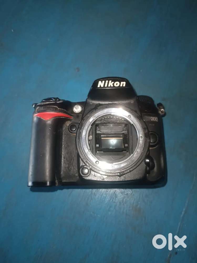 Nikon D7000 selling