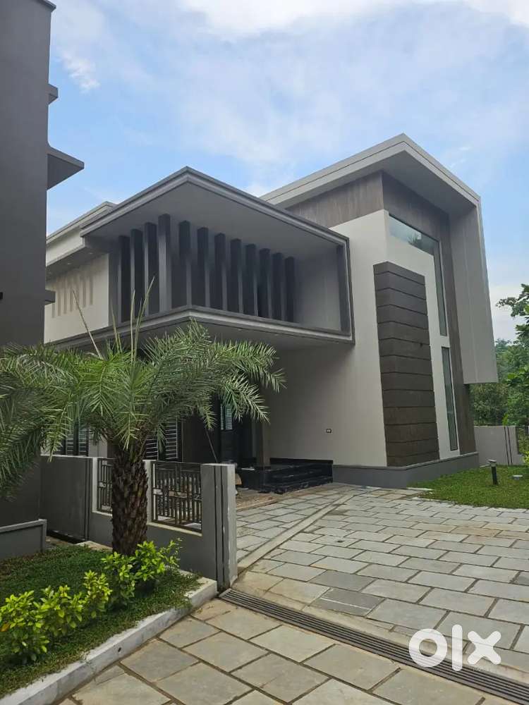 Aluva vazhakulam private bus route 5cent house for sale