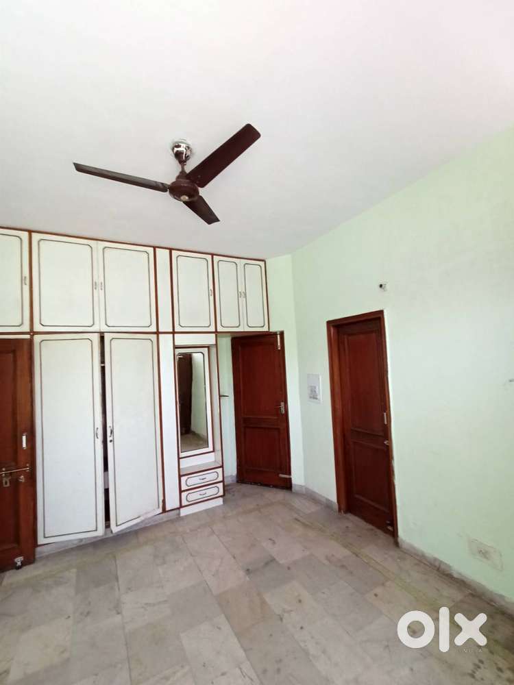 2 Room Set Ground Floor Sector-11