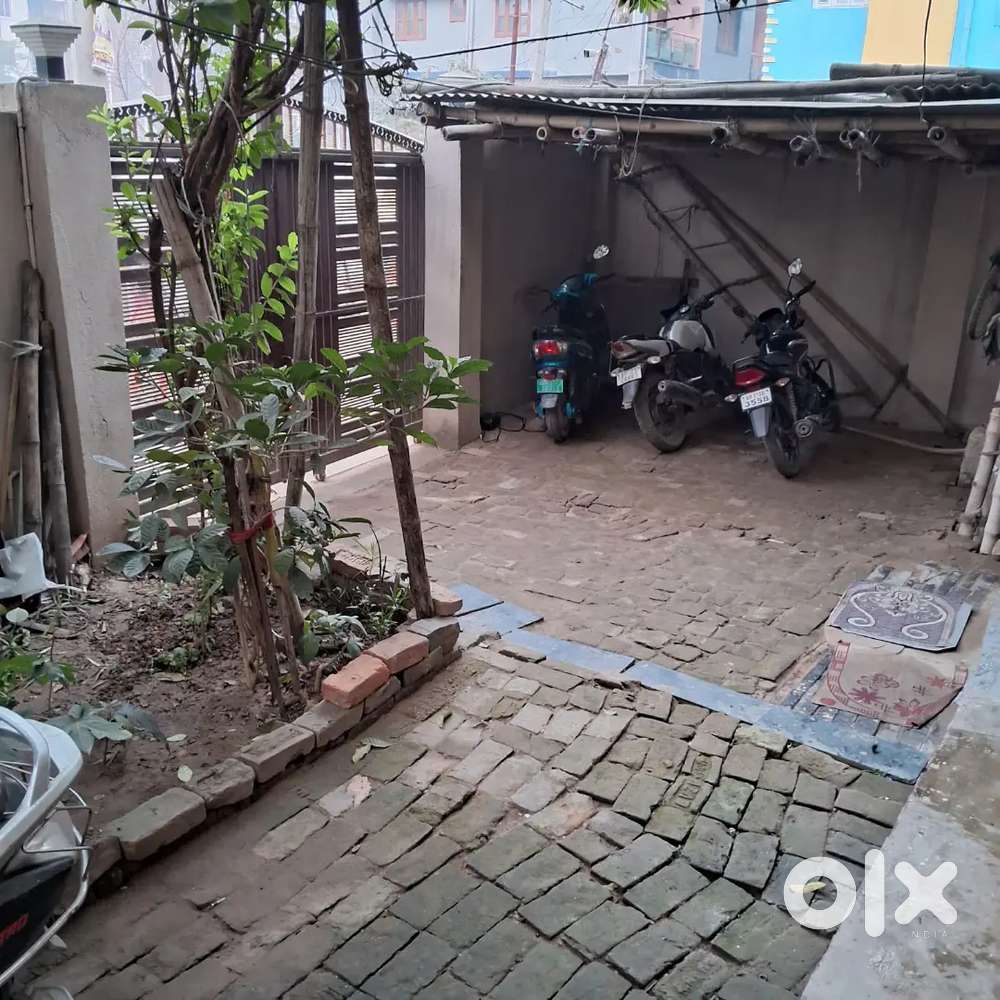 2 bhk flat available h rupapur gaytri mandir ke pass