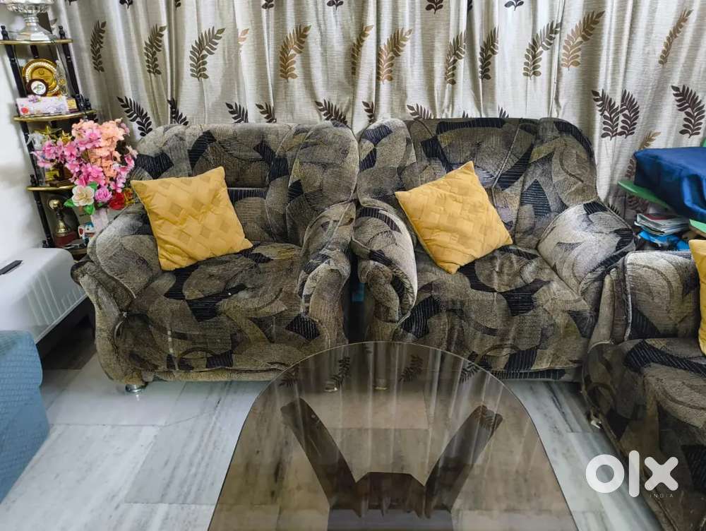 Sofa set with centre table