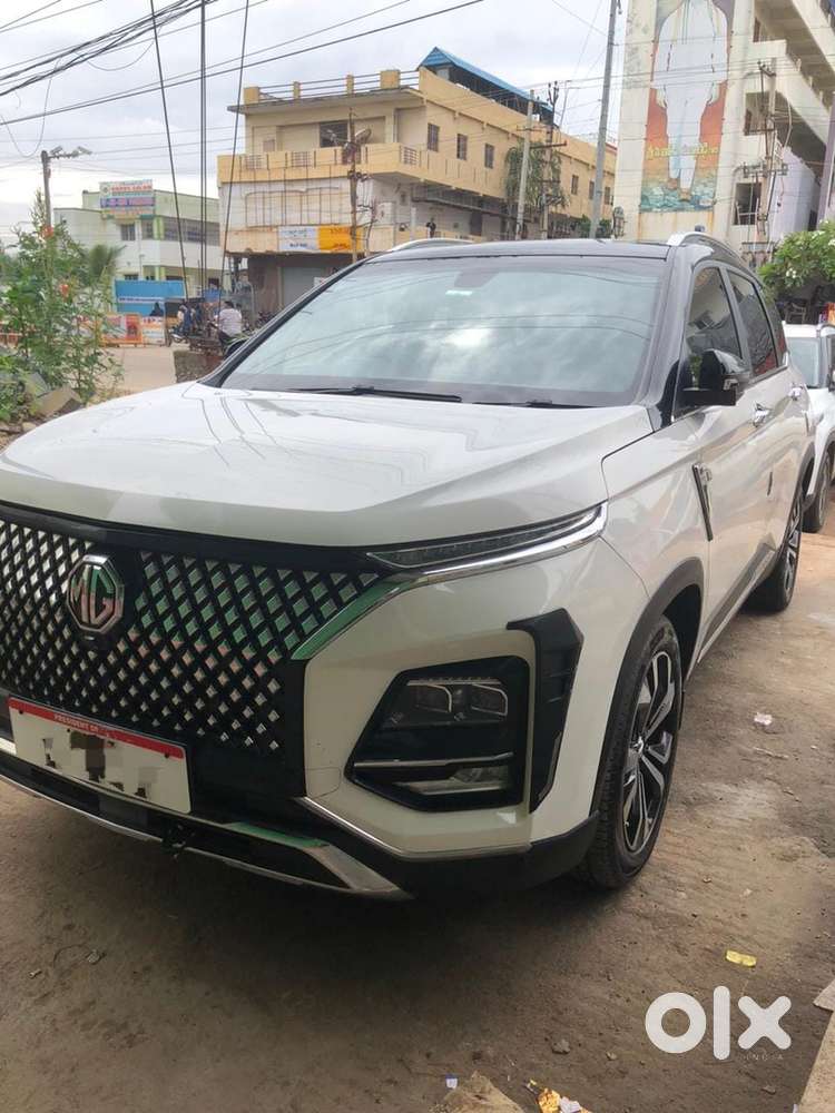 MG Hector Plus 2023