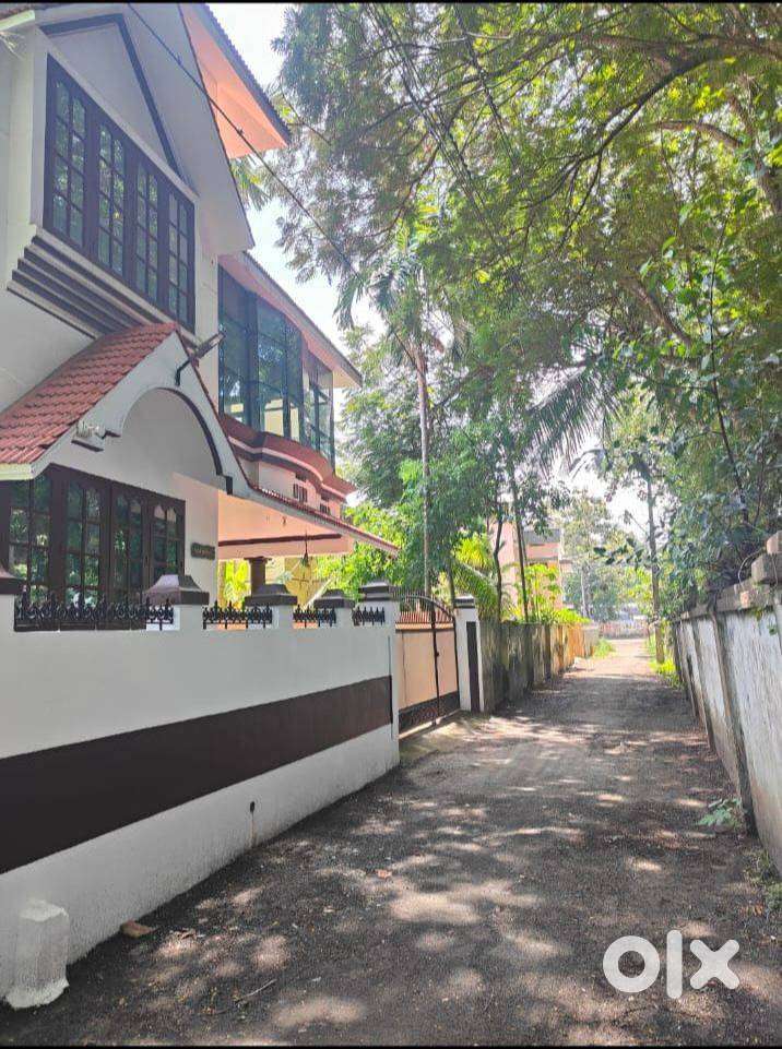 EANCHACKAL 4 BHK INDEPENDENT HOUSE FOR RENT