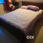 Queen size bed in very good condition