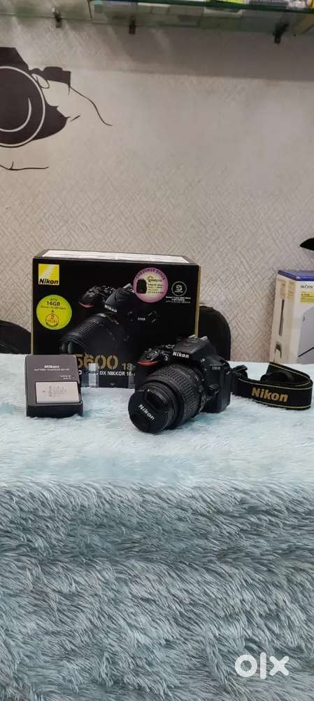 Nikon D5600 dslr camera good condition with box bag strap battery