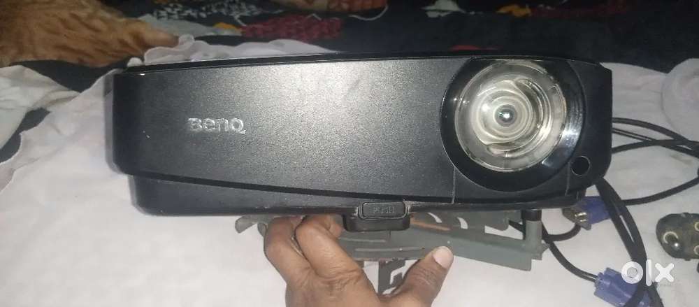 Me ik Projector bechna chahta hoon