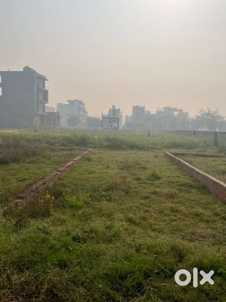 Durga enclave , Azad public school ke side m