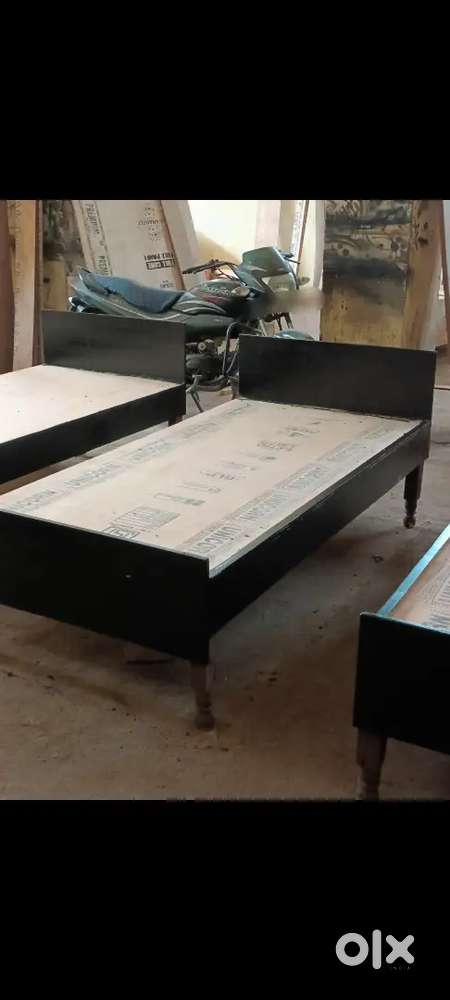 Brand new single bed without box 6*3